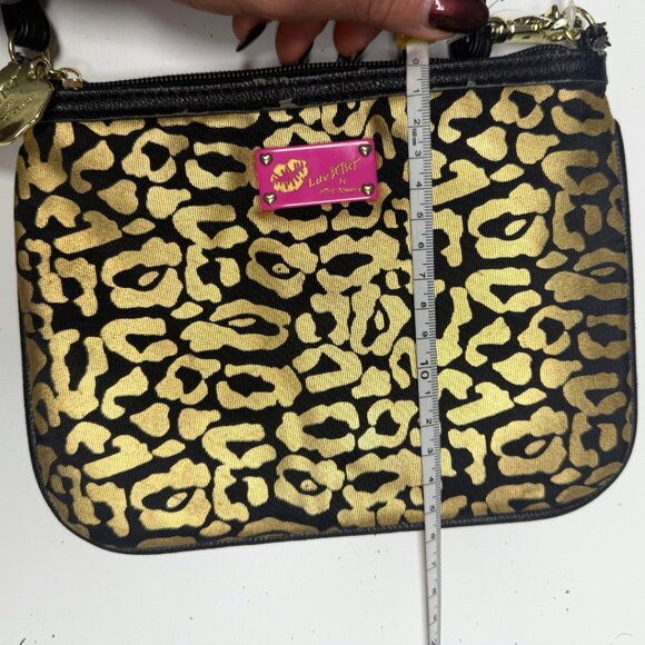Luv Betsey by Betsey Johnson Cheetah Wristlet – NWT (Flaw Noted) - Picture 10 of 12